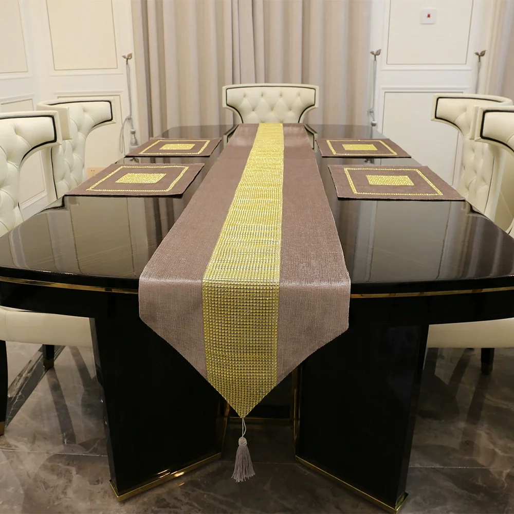 chemin de table doré et champagne