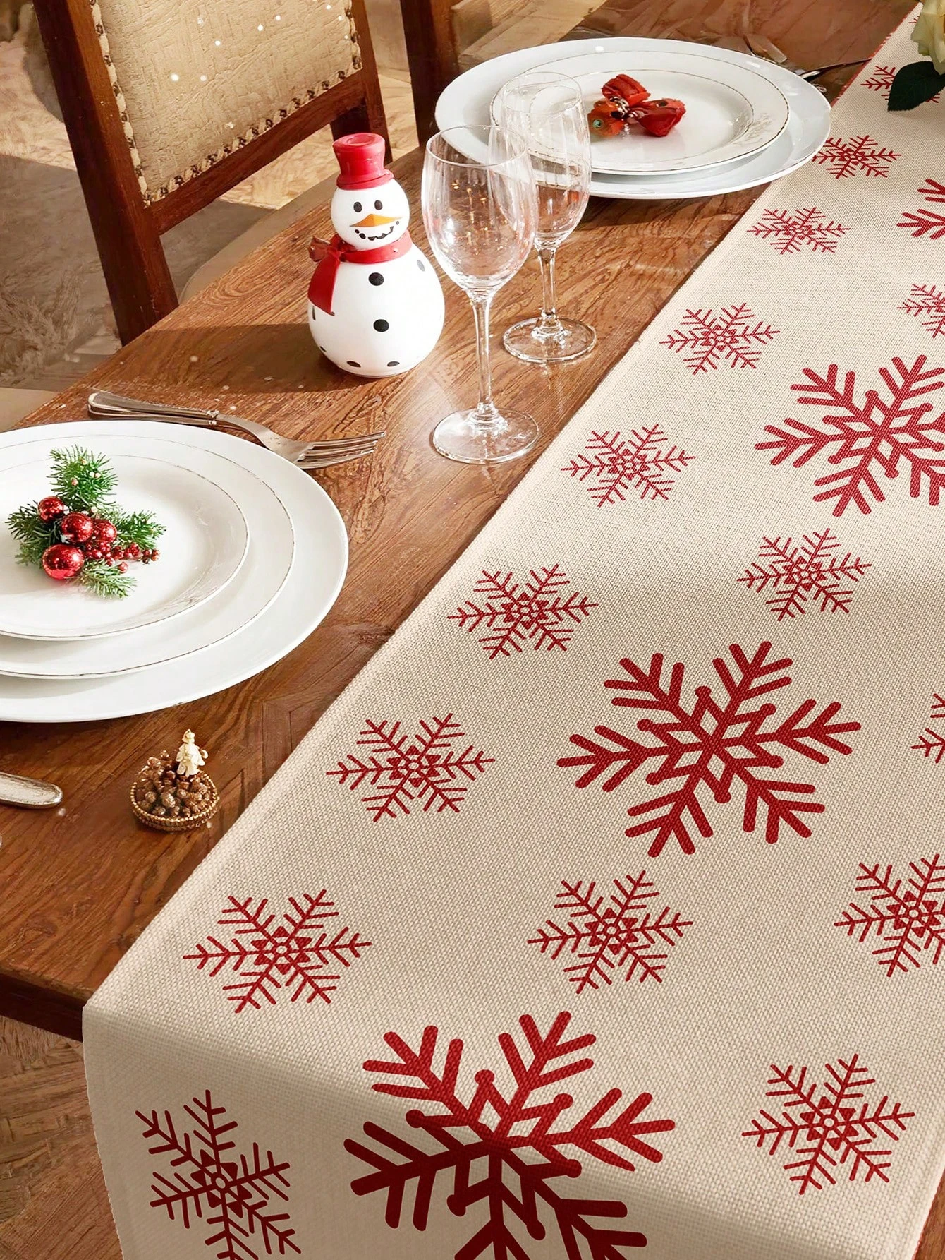 table décorée en blanc cassé
