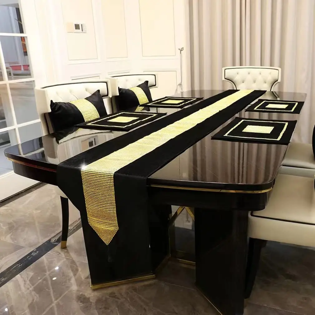 chemin de table noir