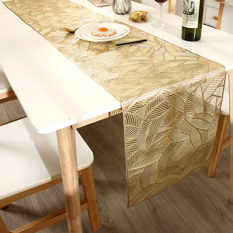 chemin de table doré raffiné