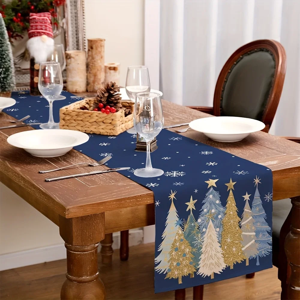 table de Noël avec chemin motif sapins