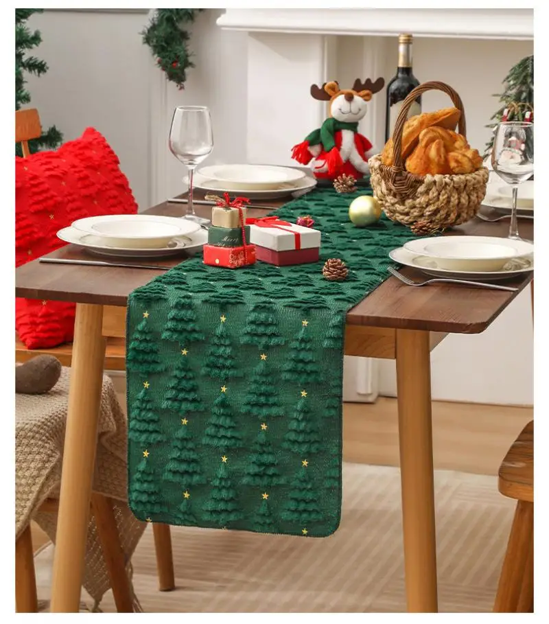 chemin de table à broderie festive verte