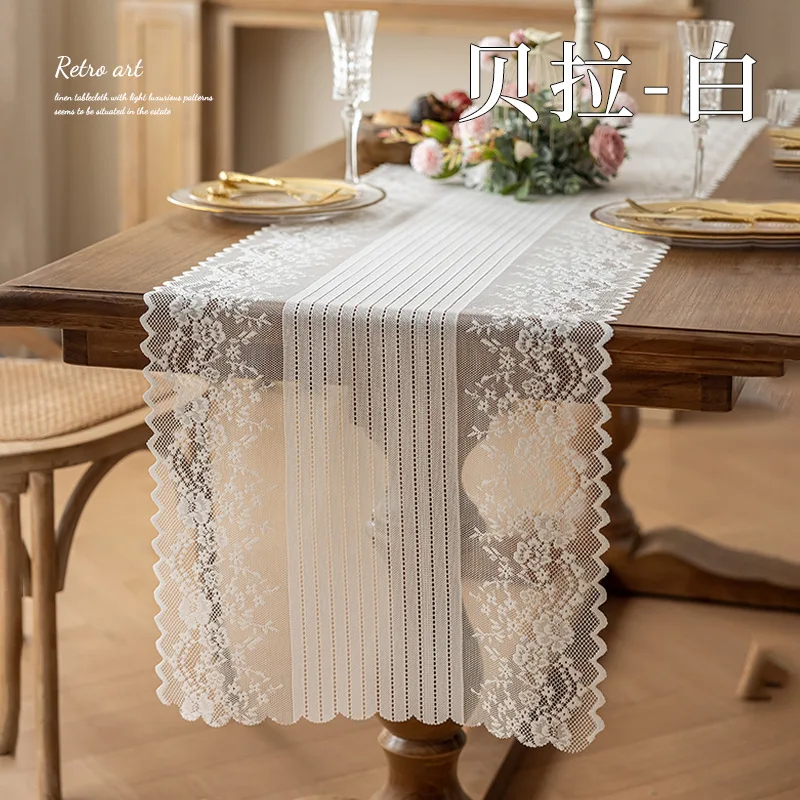 chemin de table en dentelle blanc