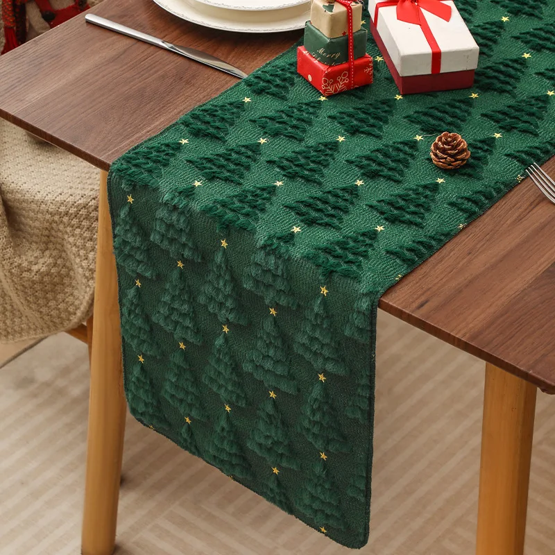 décoration table festive avec broderie verte
