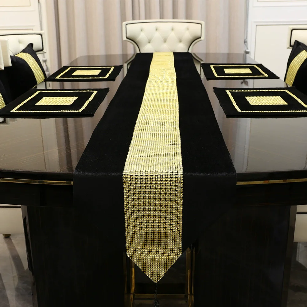 chemin de table doré